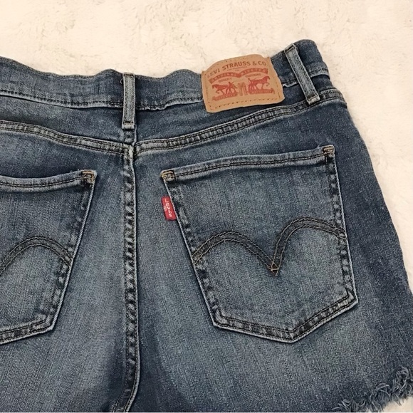 Levi’s 28 6/7) Mile High Denim Women’s Jeans Shorts High Rise Raw Hems Stretch - Picture 5 of 11